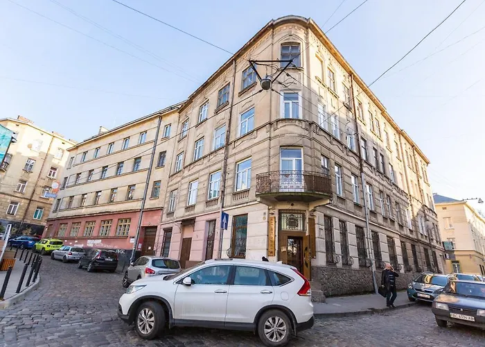 8 Svyatoho Teodora Square Apartments