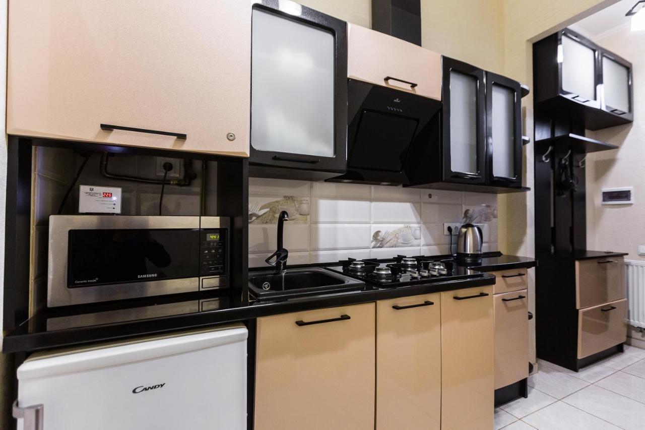 8 Svyatoho Teodora Square Apartment