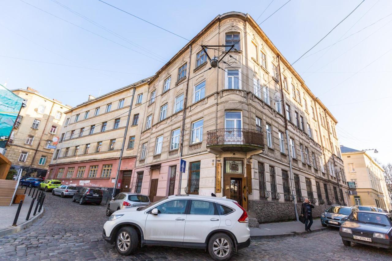 Apartment 8 Svyatoho Teodora Square
